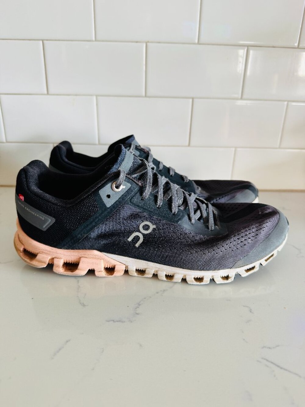 On Cloud Cloudflow Running Sneakers Lace Up Womens 10 EU42 Rock Rose Black. Disc